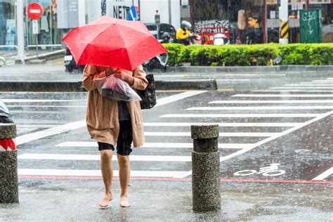 雨會下到什麼時候|梅雨季來了「這天報到」，雨下多久？影響天氣最劇時。